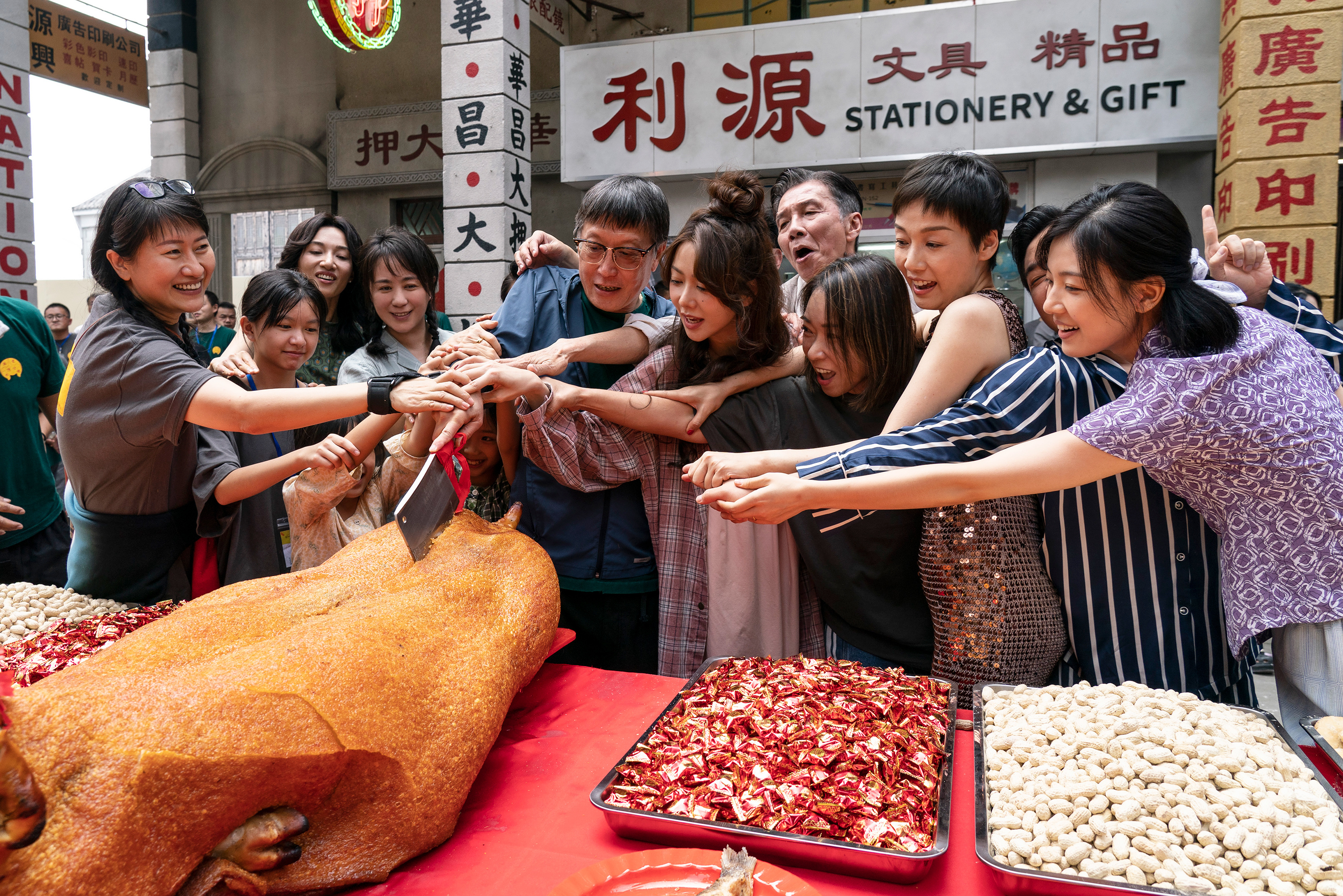 马丽惠英红主演《水饺皇后》正式开机，诠释传奇女性的奋斗历程